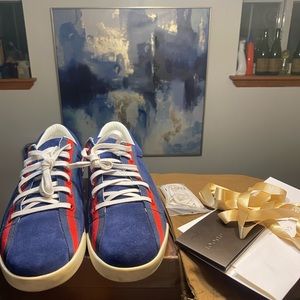 Gucci low top sneakers
